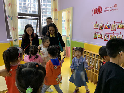 市人大常委会教科文卫委员会主任黄玲莅临督导民生项目